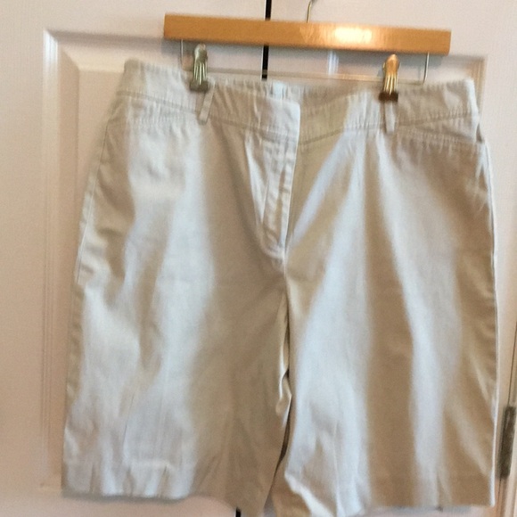 Talbots The Perfect 10.5 Shorts Khaki Chic Beige Bermuda Shorts Plus